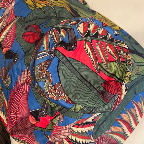 **HOST PICK** Farm Rio Totally Tuiuiu Dirds Amazon Forest Jungle UPF Tie Sun Hat - Picture 11 of 11